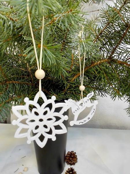 weißer Vintage Holz Baumschmuck